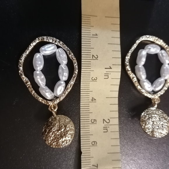 Golden earrings with white stones - Picture 4 of 5